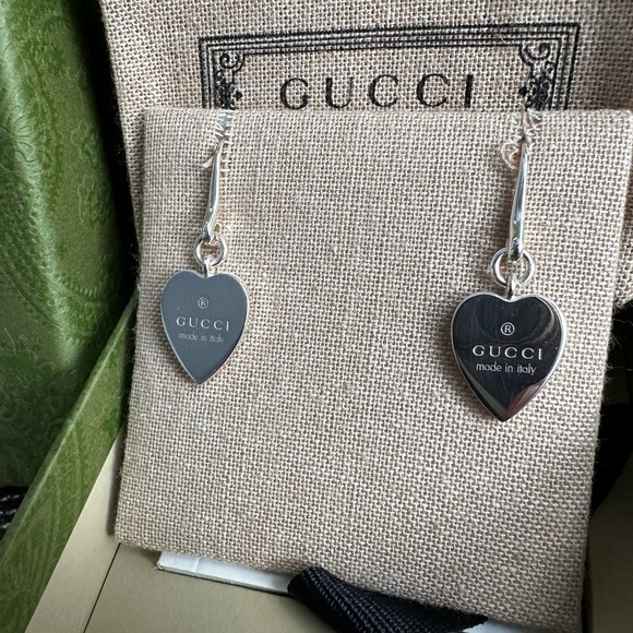 NWT Gucci sterling silver heart dangle earrings with pouch, box and cards - Picture 3 of 9